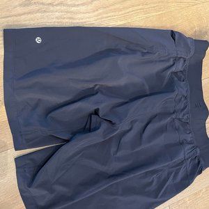 Lululemon Men's Black 9" Shorts Lined